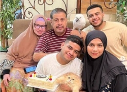 Fadil bersama keluarga | foto: IG Fadil