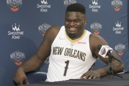 Zion dalam media day Pelicans (Matthew Hinton/Associated Press)