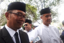 Ridwan Kamil dan Ganjar Pranowo di Taman Makam Pahlawan (TMP), Jakarta Selatan, Minggu (2/6/2019). (KOMPAS.COM/ RINDI NURIS VELAROSDELA)