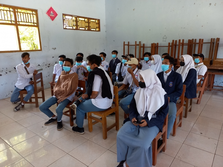Gambar 1. Vaksinasi covid-19 di SMK Muhammadiyah Paguyangan 02 (Dokpri)