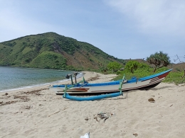 Pantai Mawun yang tenang, enak untuk berenang atau berlari (Dokumentasi pribadi)