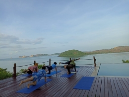 Teman-teman tekun berlatih yoga di TWA Gunung Tunak (Dokumentasi pribadi)