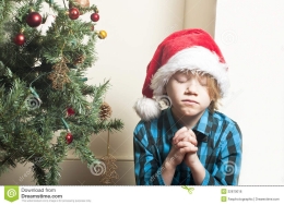 Seorang anak sedang berdoa|sumber: dreamstime.com