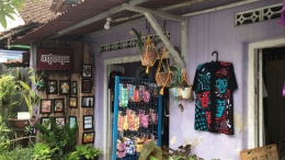 Toko oleh-oleh dan souvenir di dalam Kampung Wisata Taman Sari (Foto: Resyifa Triayuning Pramesti)