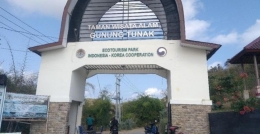 Gerbang masuk TWA Gunung Tunak. (Foto: Harianto/detiktravel)