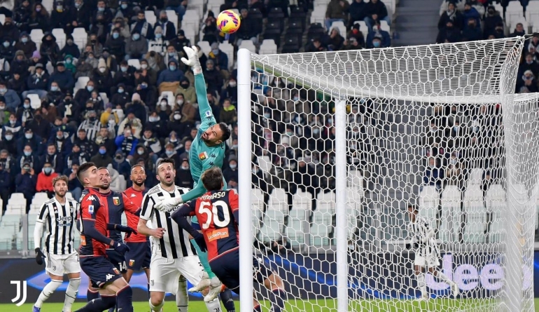 Bola melengkung hasil sepakan pojok Cuadrado yang menandai gol pertama Juventus kala menekuk Genoa di Allianz Stadium (15/12/2021) | Sumber: Juventus.com