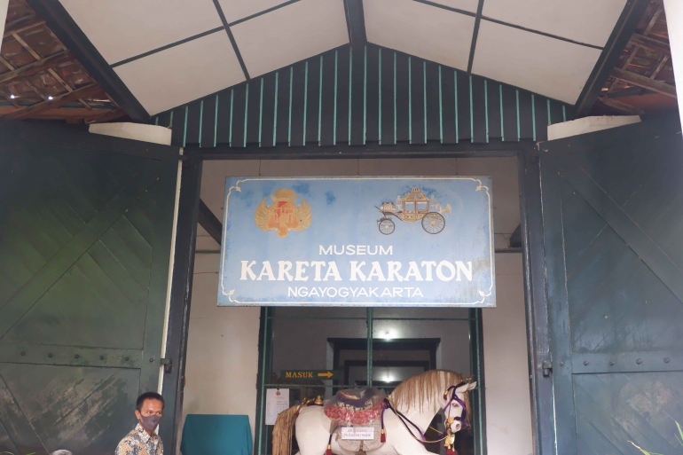 Tampilan Pintu Masuk Museum Kareta Karaton (Foto: Elvina Damayanti)