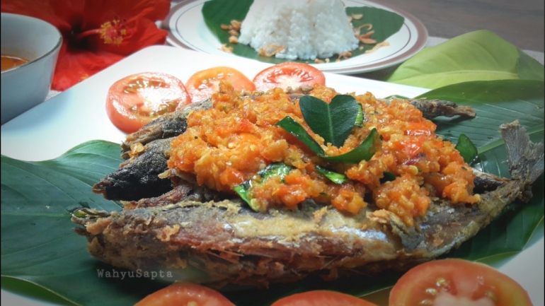 Ikan Pindang Sambal Cabai Rawit Pedas, sajian lezat untuk makan siang. | Foto: Wahyu Sapta.