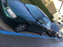 Parkir mobil di sekitar garis biru | Dokumentasi pribadi