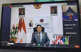 Profesor Agustianto Mingka Presdir Iqtishad Consulting Indonesia Associate memberikan sambutan.(Foto.Tim LBH-PK).