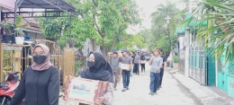 Aksi galang dana menyusuri tiap gang di RW 12 Perumahan Villa Tangerang Elok