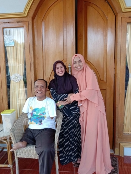 Penulis saat berkunjung ke rumah Pak Agus Yusuf dan Mak Sri Rahmatiah/Dokumentasi pribadi