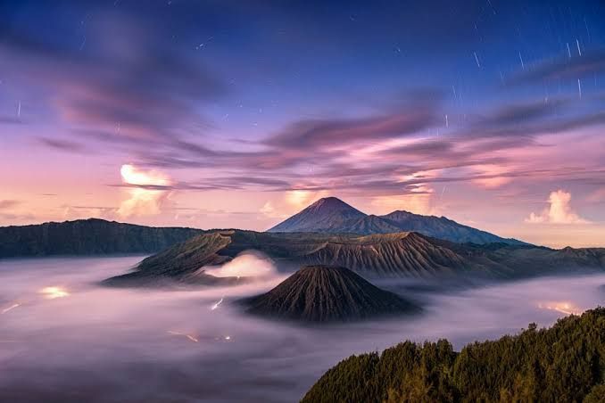 Panorama keindahan Gunung Bromo (sumber foto: adventureinyou.com)