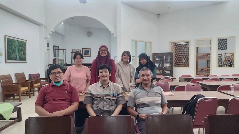 Â Anak Panti Asuhan Tambatan Hati bersama Dosen Telkom University (dokpri)