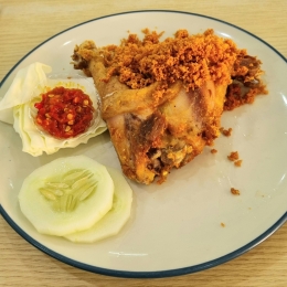 Ayam goreng kremes (Foto : Dokpri MomAbel)