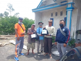 Penyaluran donasi terhadap penyintas erupsi Gunung Semeru. (dokpri)