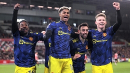 Pemain Manchester United merayakan gol ke gawang Brentford. (via eurosport.com)