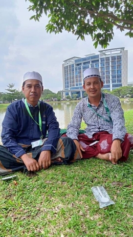 Bersama Abi Rusydi Sosok Guru Motivator sejak di Dayah MUDI Mesjid Raya Samalanga berlokasi UIN Lampung sebagai salah satu Arena Mukatamar NU ke 34 di (dokpri)