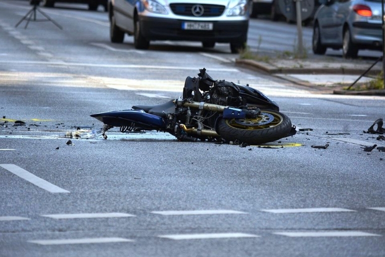 Ilustrasi kecelakaan di jalan raya. Sumber: fsHH on pixabay.com
