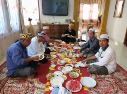 Makan Siang Bersama Abi Rusydi Cs di rumah Hj Syamsidar Pidie (dokpri)
