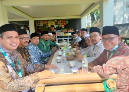 Kakanwil Kemenag Aceh bersama peserta Muktamar NU ke-34 di Lampung (Foto: Helmi Abu Bakar el-Langkawi)