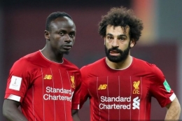 Sadio Mane dan Mohamed Salah. (AFP/KARIM JAAFAR/via KOMPAS.COM)