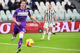 Aksi striker Fiorentina, Dusan Vlahovic, pada laga Liga Italia kontra Juventus pada 6 November 2021. (Foto: AFP/ISABELLA BONOTTO via kompas.com)