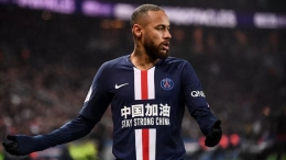 Neymar dengan Jersey Stay Strong China | eurosport.de