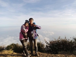Dokumentasi Pribadi. Hobi saya dan Lana adalah sama-sama suka mendaki. Alhamdulillah terlaksana, kami berdua mendaki Gunung Cikuray