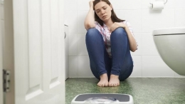 Seorang Wanita Yang Stres Terhadap Berat Badan | Situs BBC