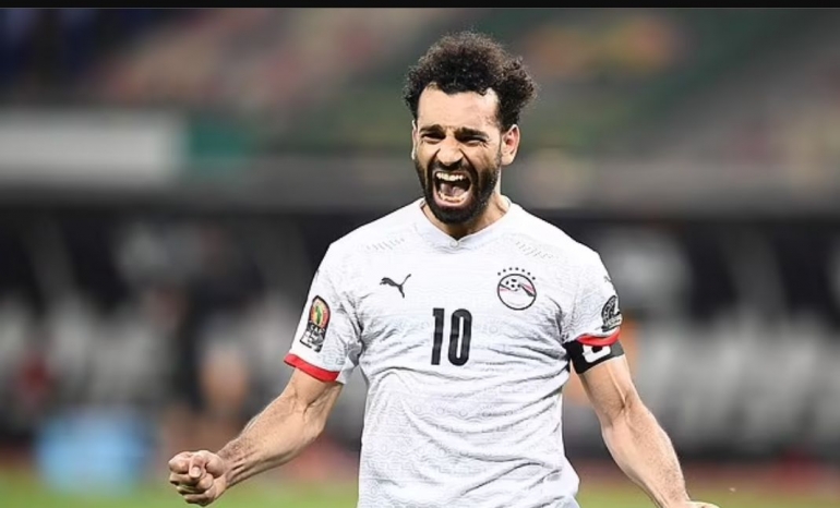 Eksekusi penalti Salah yang sukses antarkan Mesir ke babak 8 besar Piala Afrika/foto: theguardian.com