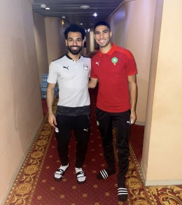 Mohamed Salah dan Achraf Hakimi. Keduanya akan saling berhadapan di perempat final AFCON 2021 (Sumber : https://twitter.com/SCCR_212/)