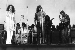Jefferson Airplane tampil di Woodstock 1969. Sumber foto Bethelwoodscenter.com/Jason Laure