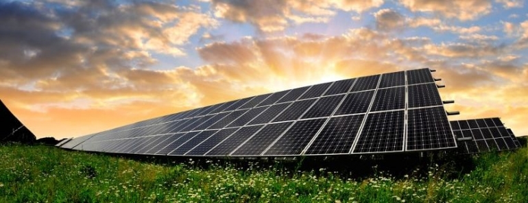 Energi dapat cahaya surya mengubah menjadi panel Panel surya
