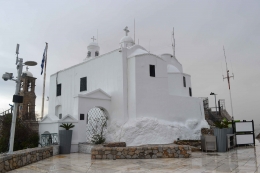 Gereja St. George diatas bukit Lycabettus tempat memandang Athena 360 derajat_Dok pribadi