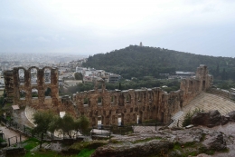 Reruntuhan bangunan kuno dalam kawasan Acropolis_Dok pribadi