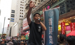 Joshua Wong berbicara kepada orang banyak di Hong Kong, 1 Januari 2020. Foto: Liau Chung-ren/ZUMA Wire/REX/Shutterstock 
