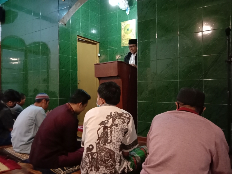 Ceramah tarawih di masjid jami al Islam Bandung (dokpri)