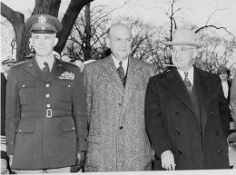 Presiden Harry S. Truman bersama Menteri Pertahanan Louis Johnson dan Jenderal Omar Bradley | Sumber Gambar: Truman Library