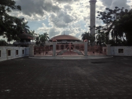 Image: Masjid Sabilal Muhtadin di tengah Kota Banjarmasin (by Merza Gamal)