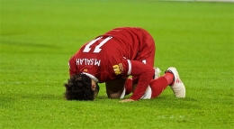 Mohamed Salah bersujud usai mencetak gol (jaktimnews.pikiran-rakyat.com)