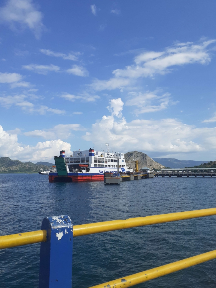 Kapal Feri di Pelabuhan Poto Tano/Dokumentasi pribadi