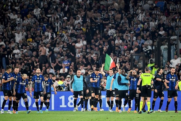 Inter Milan, sang juara Coppa Italia, sesudah meremuk Juventus di Olimpico Roma (ISABELLA BONOTTO via Kompas.com)