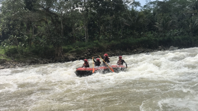 Pengarungan Sungai Serayu, Banjarnegara, Jawa Tengah. Dok. Tim Enhancement ORAD IMPALA UB