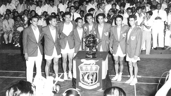 Tim Indonesia peraih Piala Thomas 1958 (Sumber: Koleksi foto Tan Joe Hok melalui tirto.id)
