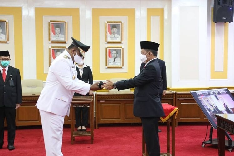 Menteri Dalam Negeri Tito Karnavian melantik Safrizal sebagai Pj Gubernur Kalsel di Jakarta, Senin (15/2/2021). (KOMPAS.com) 