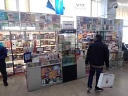 Salah satu toko buku di bandara kota Jaipur | Sumber gambar www.aai.aero
