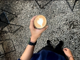 Latte art sebagai sentuhan akhir yang mempercantik secangkir kopi (Dokpri)