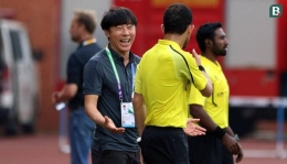 Shin Tae-yong pada laga antara Indonesia vs Thailand (bola.com)