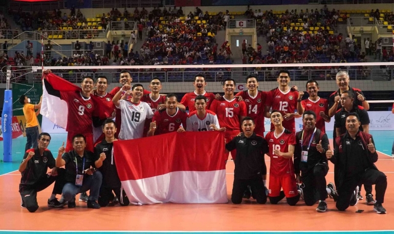 Timnas voli putra Indonesia meraih medali emas SEA Games 2021.|Photo: Kemenpora/PP SIWO PWI/Erly Bahtiar 